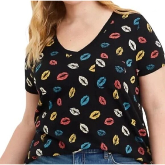 TORRID Classic Fit Black Multi Color Kisses Cotton Tee Shirt Plus Size 5X 28 - Picture 1 of 9